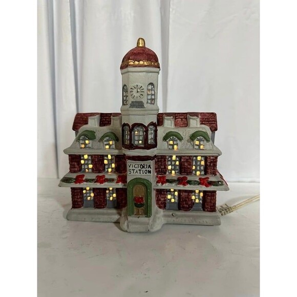 RARE Lemax Victoria Station Lighted Christmas Holiday Village House Decor - Picture 5 of 10
